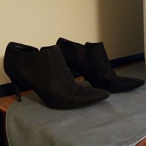 old navy/ black heeled booties/ sz 7